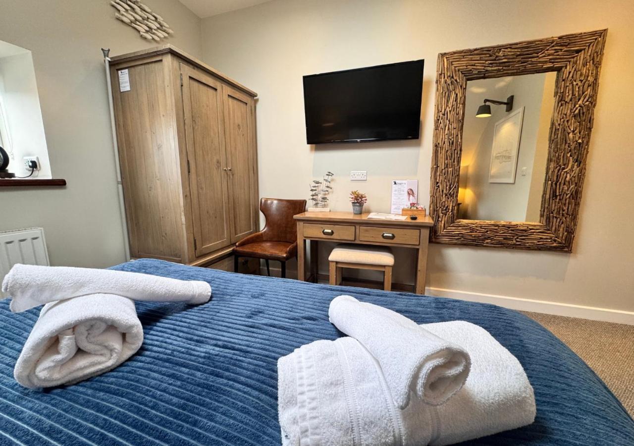 The Waterfront Inn Уестуърд Хоу Екстериор снимка