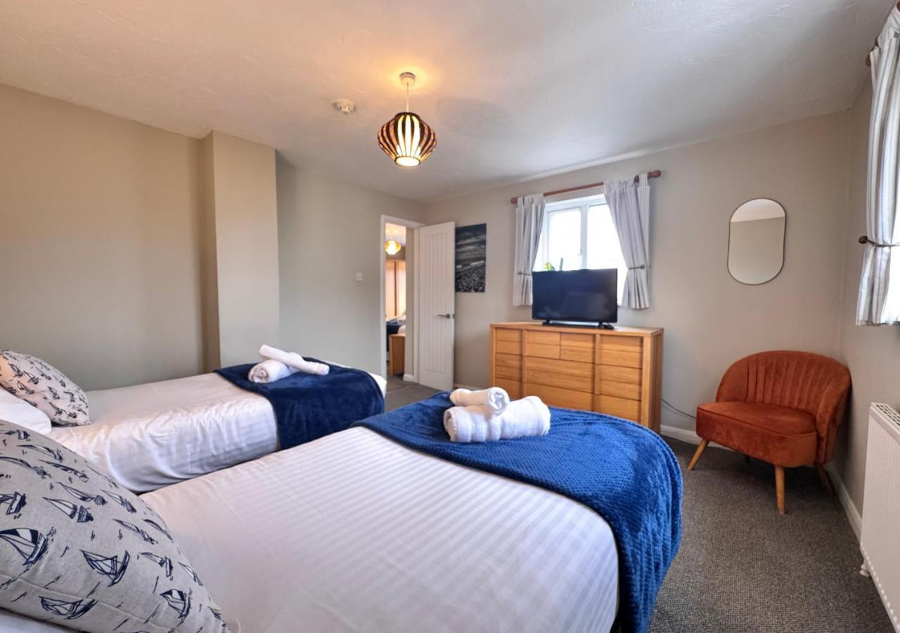 The Waterfront Inn Уестуърд Хоу Екстериор снимка